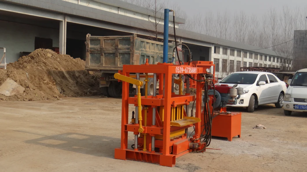 Smallest Hydraulic Concrete Block Making Machine with Diesel Engine or Electric Power (QT4-30)