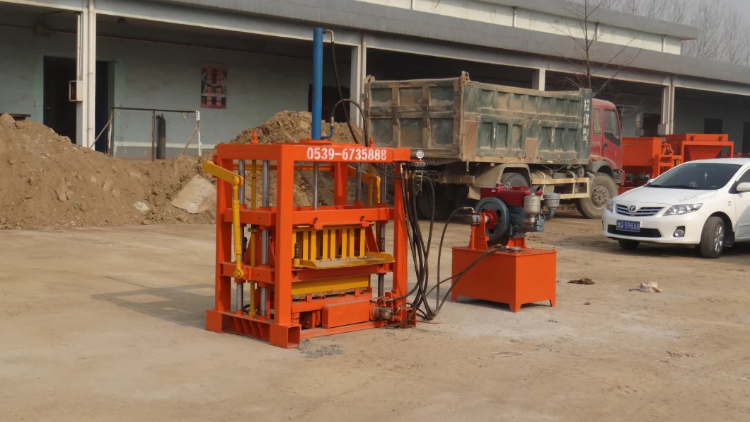 Smallest Hydraulic Concrete Block Making Machine with Diesel Engine or Electric Power (QT4-30)